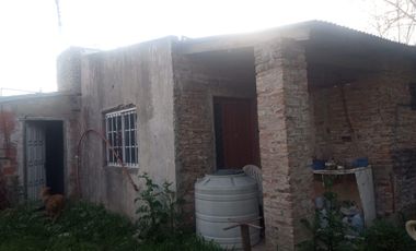 Casa en venta - 5 Dormitorios 3 Baños - 230mts2 - Longchamps