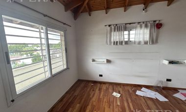Venta PH 3 ambientes con balcón en Bernal