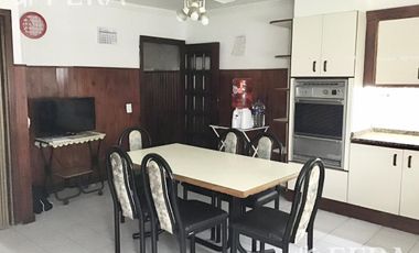Venta casa 6 ambientes con cochera, patio con parrilla y terraza  en Quilmes (24989)