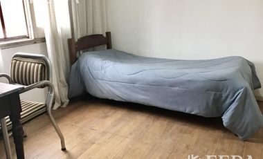 Venta casa 6 ambientes con cochera, patio con parrilla y terraza  en Quilmes (24989)