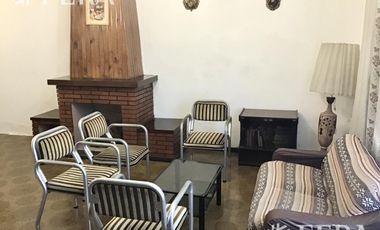 Venta casa 6 ambientes con cochera, patio con parrilla y terraza  en Quilmes (24989)