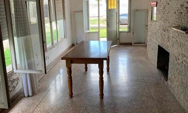 Casa en venta - 2 dormitorios 1 baño 1 cochera - 130mts2  - Mechita
