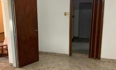 Casa en venta - 2 dormitorios 1 baño 1 cochera - 130mts2  - Mechita