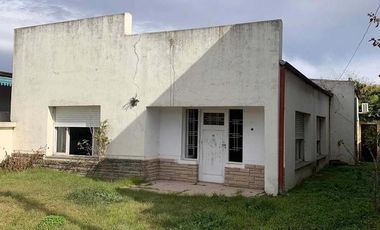 Casa en venta - 2 dormitorios 1 baño 1 cochera - 130mts2  - Mechita