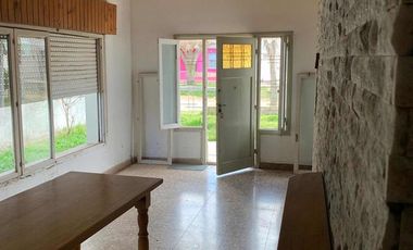 Casa en venta - 2 dormitorios 1 baño 1 cochera - 130mts2  - Mechita
