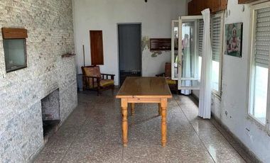 Casa en venta - 2 dormitorios 1 baño 1 cochera - 130mts2  - Mechita