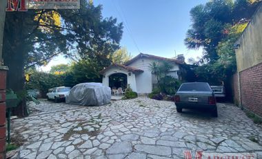 Terreno con chalet en venta en Castelar norte