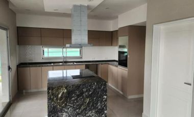 Casa en venta - 3 Dormitorios 4 Baños - Cocheras - 700Mts2 - El Rebenque, Presidente Perón, Guernica
