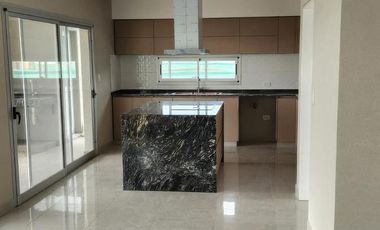 Casa en venta - 3 Dormitorios 4 Baños - Cocheras - 700Mts2 - El Rebenque, Presidente Perón, Guernica