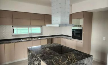 Casa en venta - 3 Dormitorios 4 Baños - Cocheras - 700Mts2 - El Rebenque, Presidente Perón, Guernica