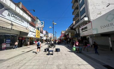 Excelente Local en peatonal - Lomas De Zamora