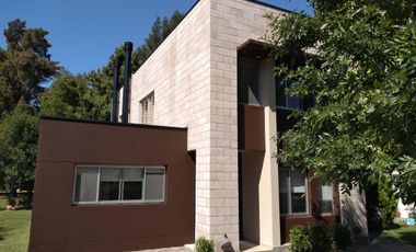 Casa en venta - 4 Dormitorios 2 Baños - Cocheras - 350Mts2 - El Palomar, Cañuelas