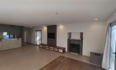 Casa en venta - 4 Dormitorios 2 Baños - Cocheras - 350Mts2 - El Palomar, Cañuelas