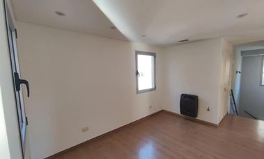 Casa en venta - 4 Dormitorios 2 Baños - Cocheras - 350Mts2 - El Palomar, Cañuelas