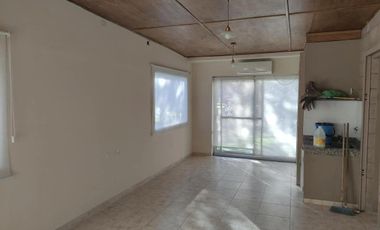 Casa en venta - 4 Dormitorios 2 Baños - Cocheras - 350Mts2 - El Palomar, Cañuelas