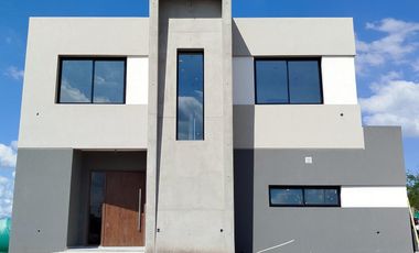 Casa en Venta Santa Elisa, Pilar del Este