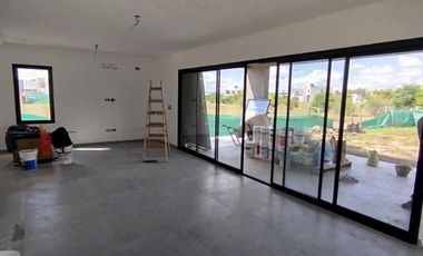 Casa en Venta Santa Elisa, Pilar del Este