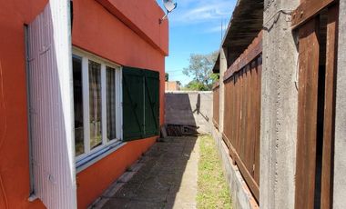|CASA CON TODOS LOS SERVICIOS EN ZONA ALTA DE  MAR DE AJO|
