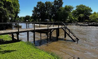 Casa en  venta en el Delta de Tigre con frente al Río Carapachay
