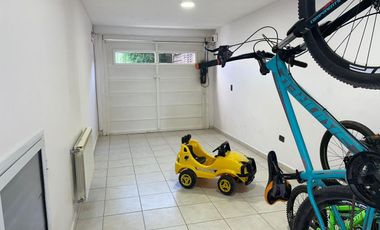 VENTA Casa de 270m2 con Habitaciones 4 y Pileta en el Barrio Rincón de Emilio - Neuquen