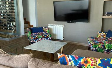 VENTA Casa de 270m2 con Habitaciones 4 y Pileta en el Barrio Rincón de Emilio - Neuquen