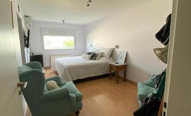 VENTA Casa de 270m2 con Habitaciones 4 y Pileta en el Barrio Rincón de Emilio - Neuquen