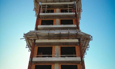 Departamento-venta 1 dormitorio-contrafrente-45  metros-Pozo -Avenida 7-La Plata