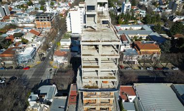 Departamento-venta 1 dormitorio-contrafrente-45  metros-Pozo -Avenida 7-La Plata