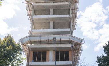 Departamento-venta 1 dormitorio-contrafrente-45  metros-Pozo -Avenida 7-La Plata