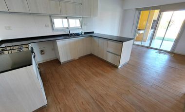 3 DORMITORIOS, PLAYROOM y SERVICIO. LOTE INTERNO.