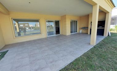 3 DORMITORIOS, PLAYROOM y SERVICIO. LOTE INTERNO.
