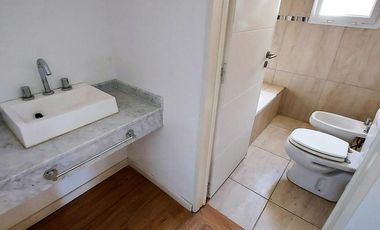 3 DORMITORIOS, PLAYROOM y SERVICIO. LOTE INTERNO.