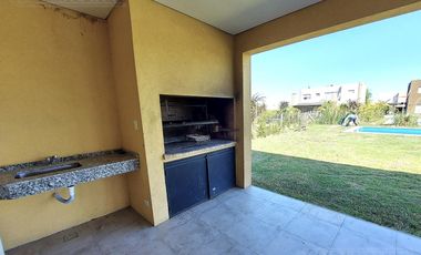 3 DORMITORIOS, PLAYROOM y SERVICIO. LOTE INTERNO.