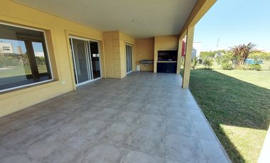 3 DORMITORIOS, PLAYROOM y SERVICIO. LOTE INTERNO.