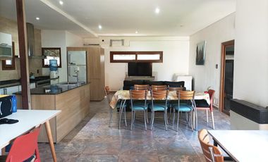 Venta Casa 2 dormitorios con cochera y jardín - Pueblo Esther