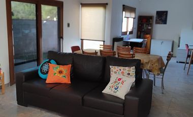 Venta Casa 2 dormitorios con cochera y jardín - Pueblo Esther