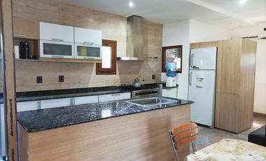 Venta Casa 2 dormitorios con cochera y jardín - Pueblo Esther