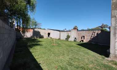 Venta Casa 2 dormitorios con cochera y jardín - Pueblo Esther