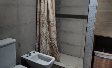 Venta Casa 2 dormitorios con cochera y jardín - Pueblo Esther