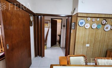 Venta casa de 4 ambientes con cochera y jardin en Ezpeleta
