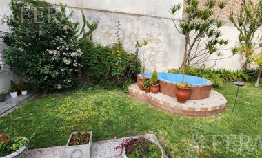 Venta casa de 4 ambientes con cochera y jardin en Ezpeleta