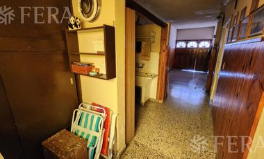 Venta casa de 4 ambientes con cochera y jardin en Ezpeleta