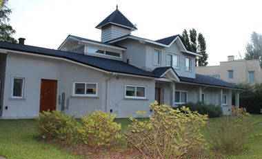 Venta casa 3 dormitorios en Country Nautico Isla Santa Monica, Delta