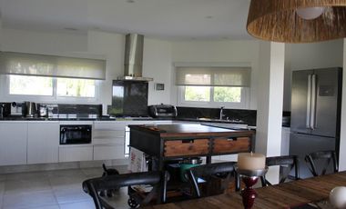 Venta casa 3 dormitorios en Country Nautico Isla Santa Monica, Delta