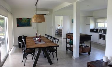 Venta casa 3 dormitorios en Country Nautico Isla Santa Monica, Delta