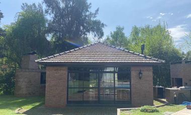 Casa en venta - 3 Dormitorios 3 Baños - Cochera - 2.000Mts2 - Escobar