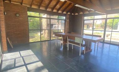 Casa en venta - 3 Dormitorios 3 Baños - Cochera - 2.000Mts2 - Escobar