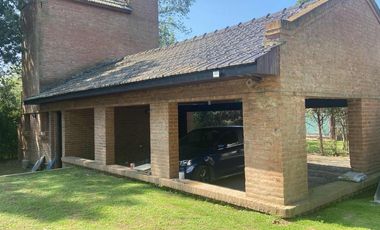 Casa en venta - 3 Dormitorios 3 Baños - Cochera - 2.000Mts2 - Escobar