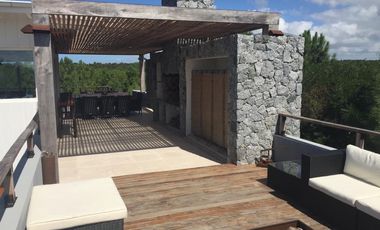 Venta Casa 5 Ambientes con Piscina en Costa Esmeralda.