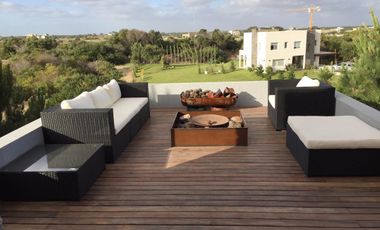 Venta Casa 5 Ambientes con Piscina en Costa Esmeralda.